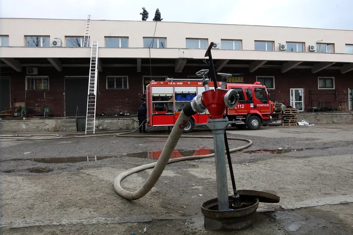 Cei care vor lua ilegal apă de la hidrant riscă să intre în închisoare Foto: Arhivă