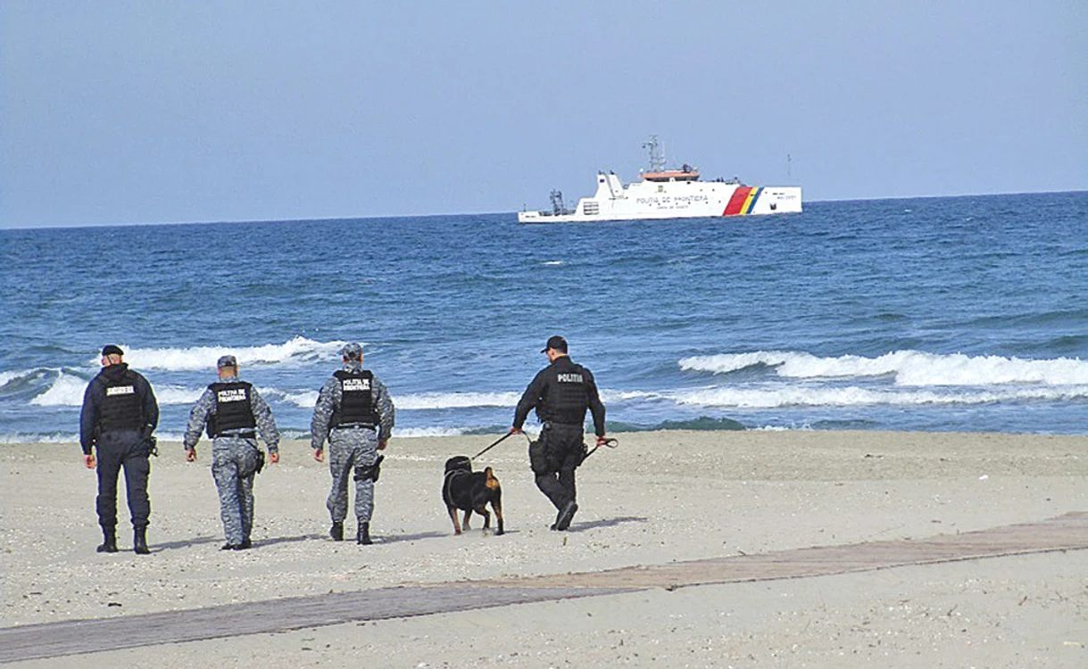 
    Poliţiştii “perie” litoralul în  căutarea drogurilor de mare risc  