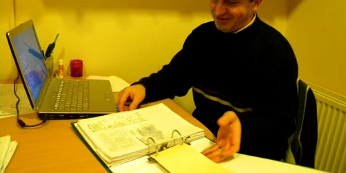 Mihai soseşte primul în local şi pleacă ultimul pentru a fi cu hârtiile la zi