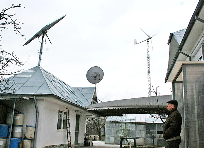 Instalaţiile l-au costat pe Corneliu Ţopană 2.000 de euro