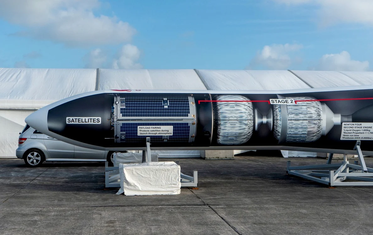 Machetă a rachetei Virgin Orbit, care trebuia să fie lansată de Marea Britanie FOTO Profimedia
