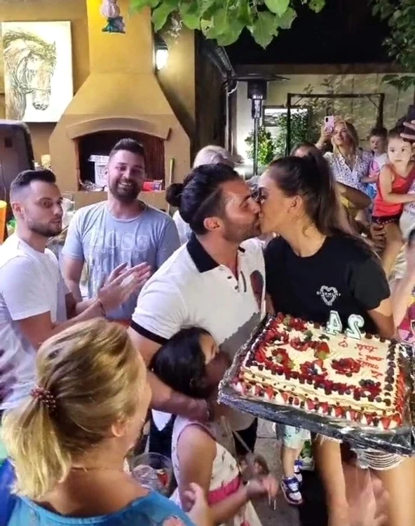 
    Pepe se sărută cu iubita lui, Yasmine Odyfoto: Instagram  
