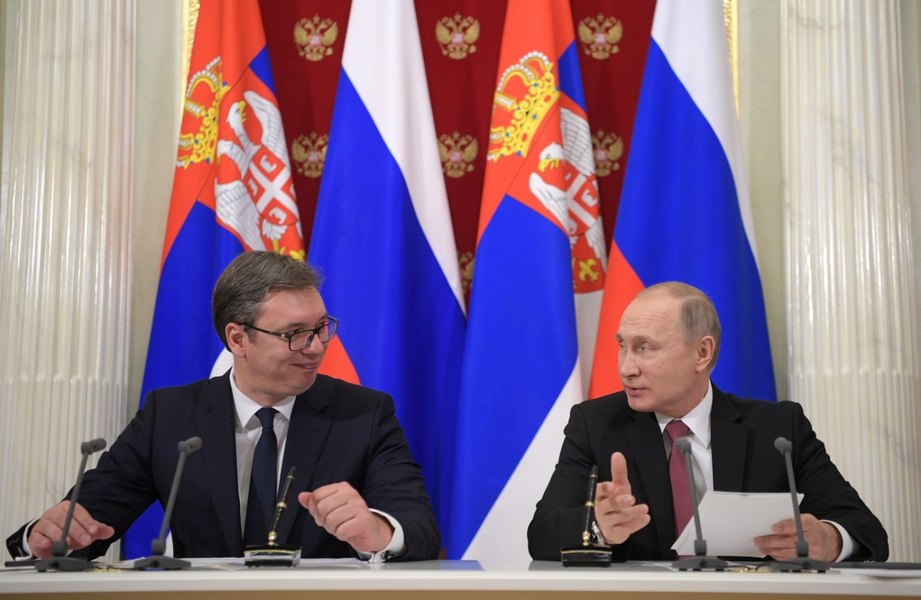 Rusia acuză Serbia că alimentează Ucraina cu armament. „Am prieteni și la Kiev, și la Moscova”