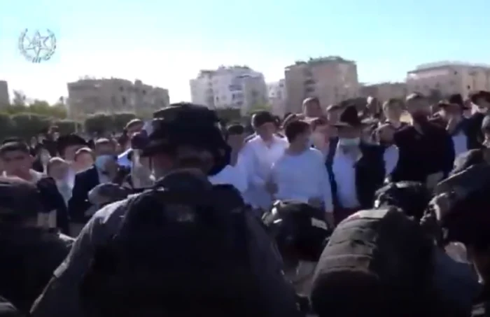 Evreii ultraortodocşi din Israel s-au încleştat cu forţele de ordine care au impus închiderea şcolilor Foto captură You Tube