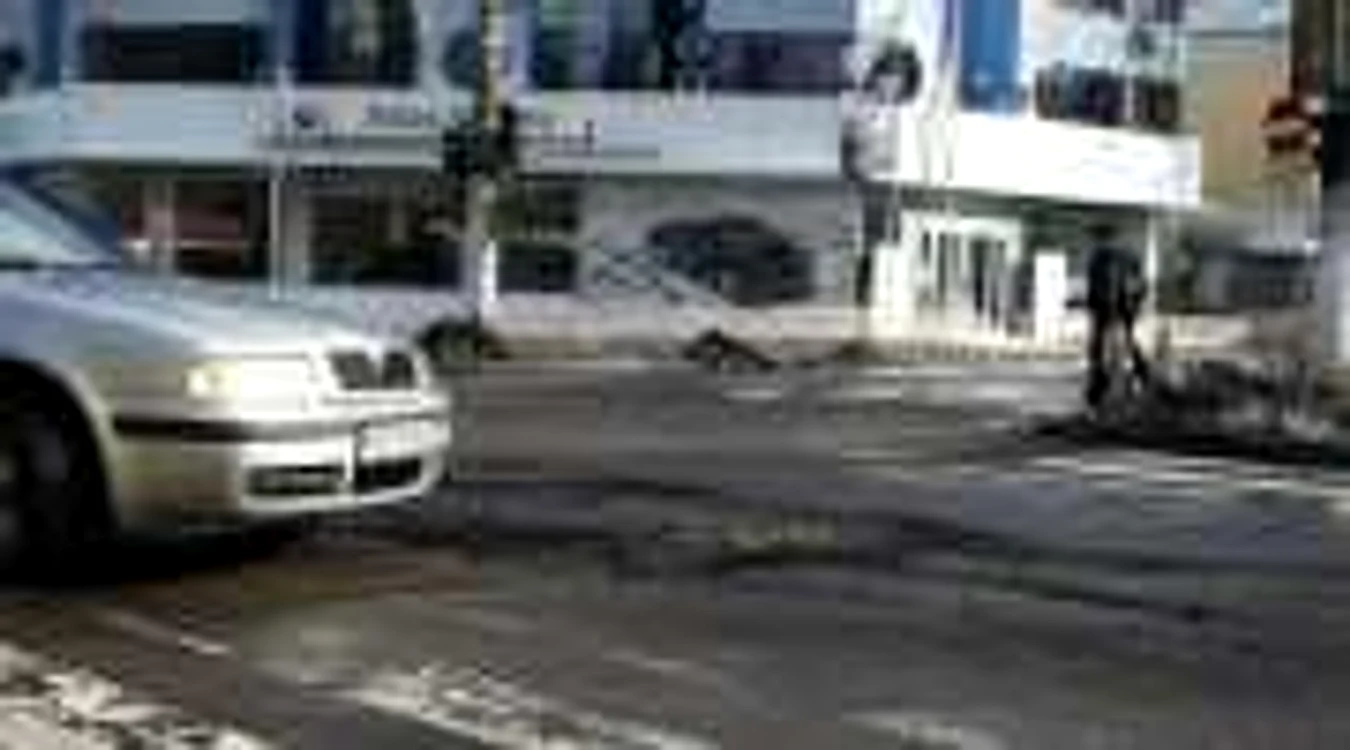 Strada Gării, la fel ca toate străzile din Galaţi: plină de gropi