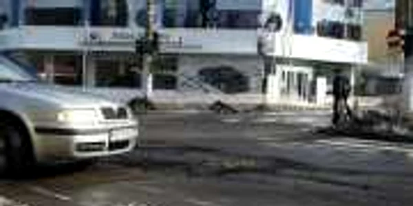 Strada Gării, la fel ca toate străzile din Galaţi: plină de gropi