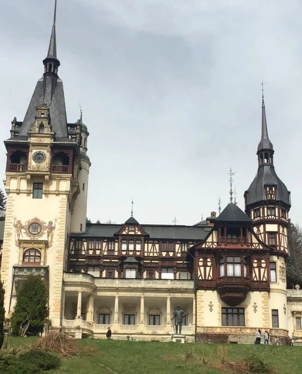 Fațada Castelului Peles jpeg