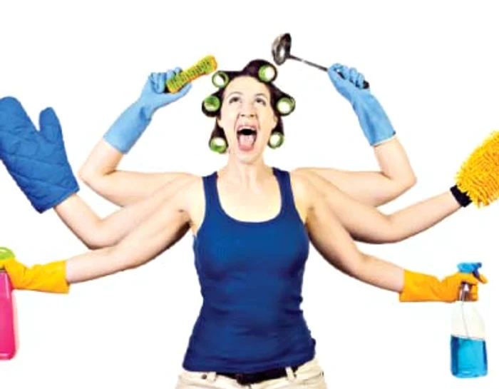 
    Gospodinele nu ştiu ce  să facă mai repede înaintea  Sărbătorilor: curăţenie,  aprovizionare, mâncare  şi cadouri  