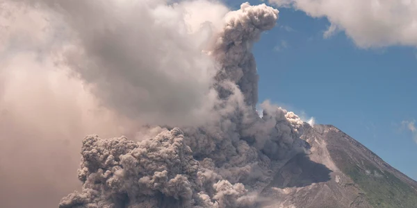 Muntele vulcanic Merapi din Indonezia a erupt pe 11 martie 2023 FOTO Profimedia (1) jpg