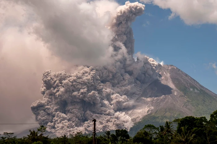 Muntele vulcanic Merapi  