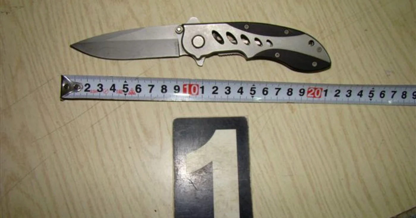 Unul dintre agresori şi-a atacat victima cu un briceag