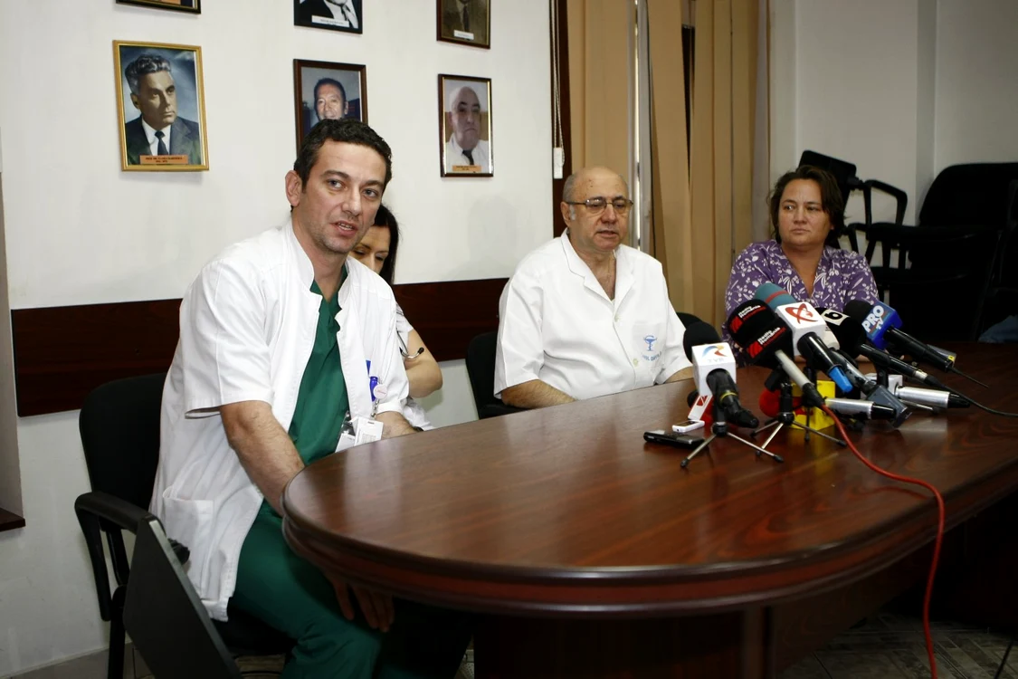 Zamfir a adus vineri dimineaţă ficatul prelevat la Sibiu FOTO Eduard Enea