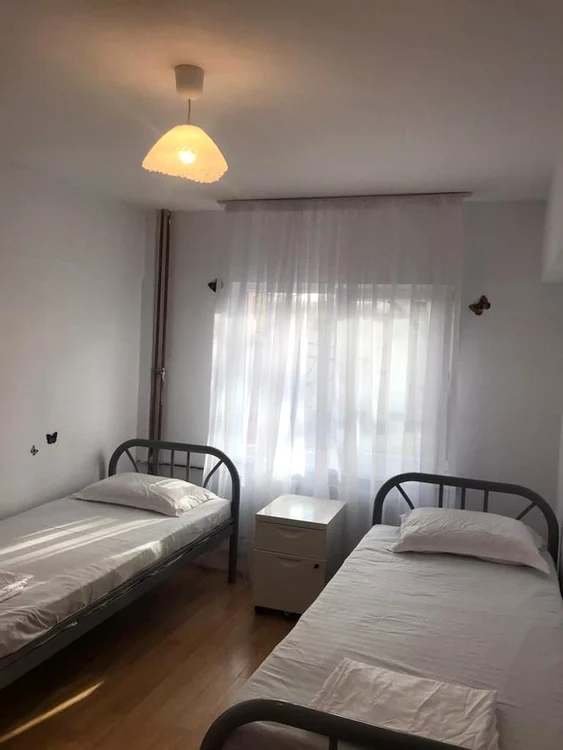 
    Așa arată un dormitor din centrul pentru victimele violenţei domestice Foto: Primăria Capitalei  