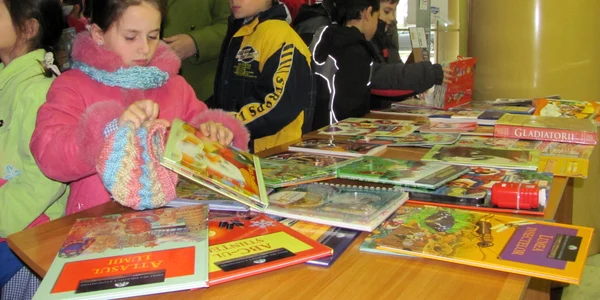 Târgul de Carte deschis la Biblioteca Judeţeană 