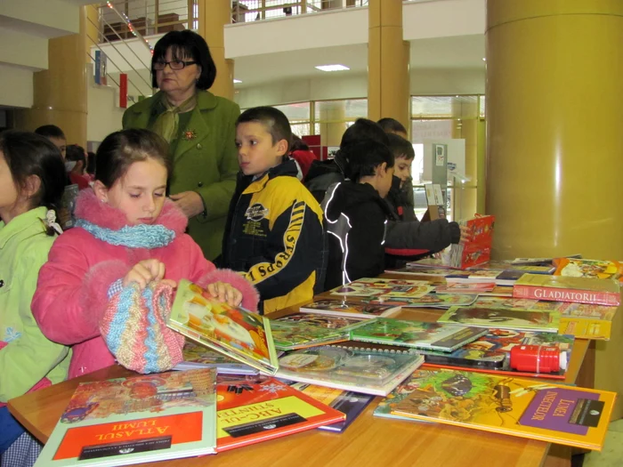 Târgul de Carte deschis la Biblioteca Judeţeană 