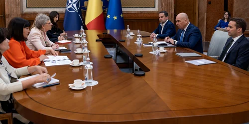 Ilie Bolojan și delegația Băncii Europene pentru Reconstrucție și Dezvoltare foto Gov ro png