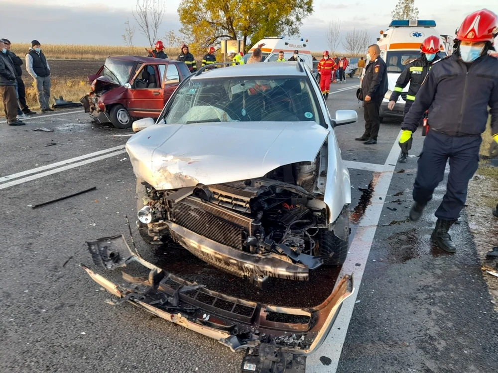 Accidentul a blocat complet circulaţia pe E 574 FOTO: martor