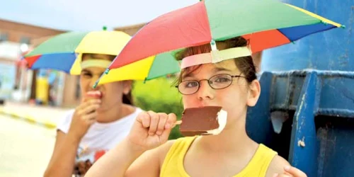 Un român mănâncă  puţin peste două kilograme de îngheţată pe an