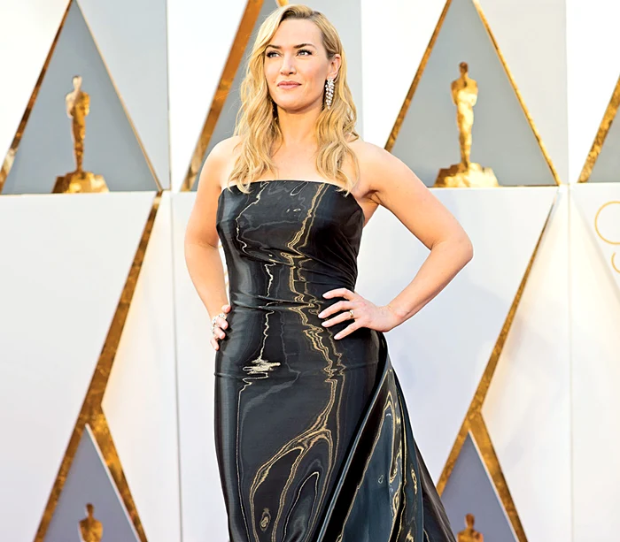 
    29 februarie. La gală a uimit pe  toată lumea într-o  rochie Ralph Lauren  şi bijuterii de  150.000 de dolari   