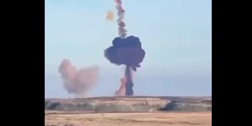 O rachetă balistică intercontinentală s-a prăbușit și a explodat la scurt timp după lansare în apropierea orașului Yasnoe, în regiunea Orenburg din Rusia. FOTO captura video X