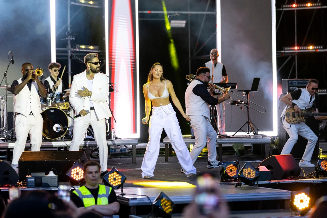 Connect-R & Raluka au deschis show-ul