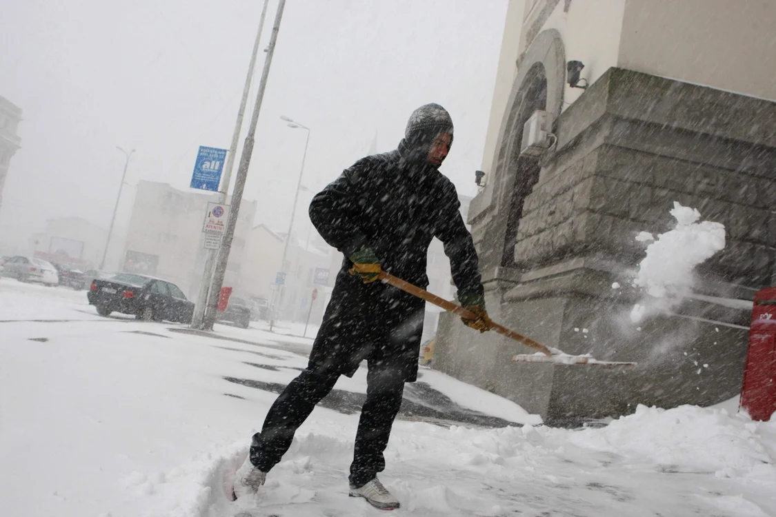 Firmele care se ocupă de deszăpezire în Bucureşti, amendate pentru a doua zi consecutiv