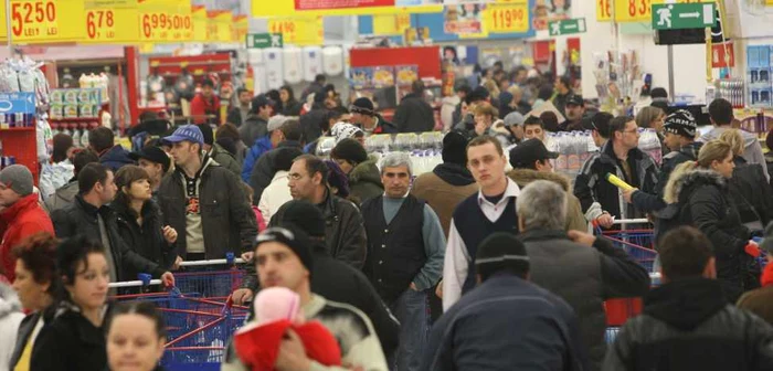 Ieşenii vor putea face cumpărături până târziu în noapte Foto: Adevărul