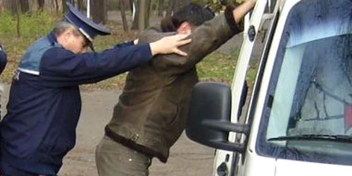 Suspectul a fost depistat de poliţişti