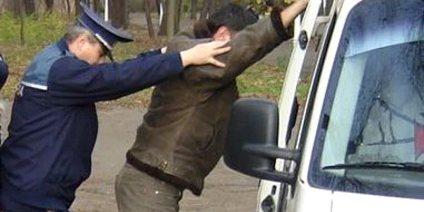 Suspectul a fost depistat de poliţişti