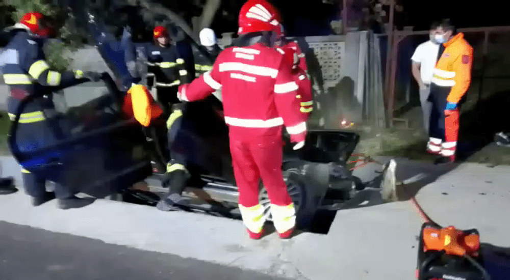 Un copil de 3 ani se zbate între viață și moarte, în urma unui accident mortal produs în Vâlcea VIDEO
