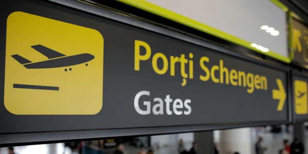Demonstrație efectuată de reprezentanții MAI în pregătirea aderării României cu frontierele aeriene și maritime la spațiul Schengen, în aeroportul Otopeni, Ilfov. FOTO Inquam Photos / Octav Ganea