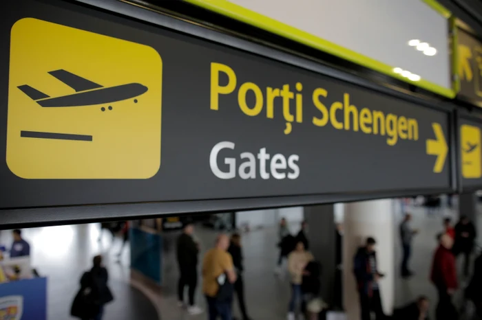 foto poartă aeroport Otopeni