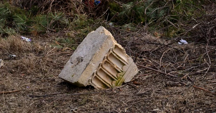 Istorie distrusă cu barosul şi aruncată la gunoi. FOTO Grupul de Artă Fotografică F:5,6