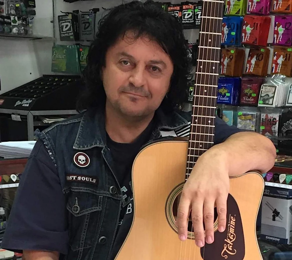 12 iulie: Paul Ciuci, solistul trupei Compact, împlineşte 70 de ani. Muza cu pantofi albaştri care l-a inspirat pentru celebra piesă „Fata din vis”