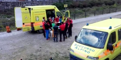 Ambulante intervin dupa ce doi romani au fost loviti de cabina unui teleferic in nordul Italiei FOTO today.it