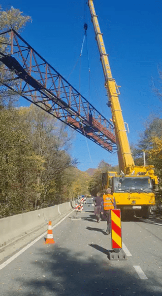 Circulația rutieră din Defileul Jiului, blocată timp de aproximativ două ore VIDEO