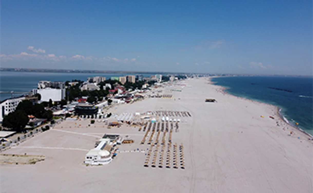 Mare parte din zona plajei este pustieFoto: Blitz