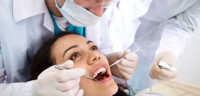 Dentiştii şi farmaciştii parlamentari vor putea profesa FOTO Adevărul