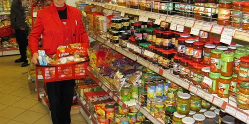Un coş cu produse de post care să ajungă până la Crăciun costă  500 de lei