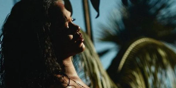 Rihanna la prima ședință foto de maternitate.  Foto Instagram/ badgalriri  