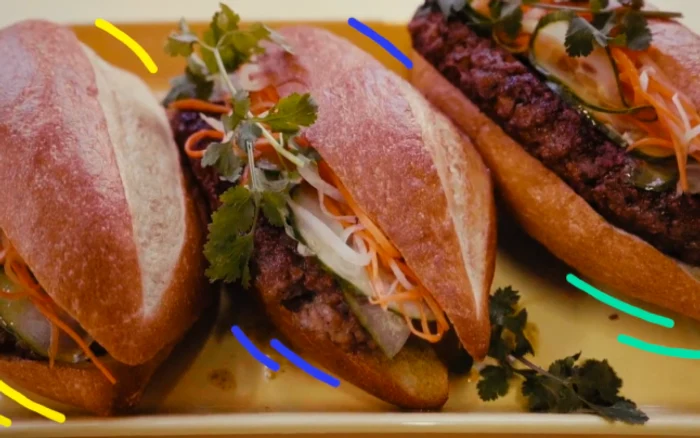 
    Așa arată mâncarea care imită gustul cărnii de porcFoto: captura youtube  