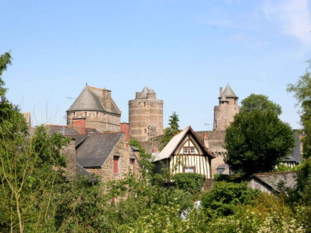 Castelul Fougères,  Bretania (sec. XIII)