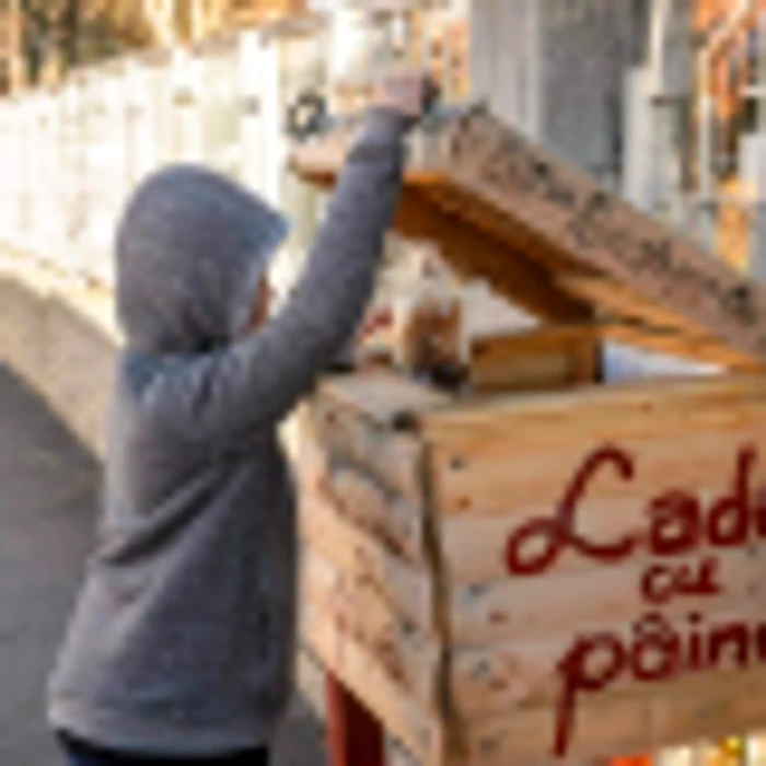 Lada cu pâine pentru săraci Sursa foto Parohia Sfântul Gheorghe Palazu Mare Constanţa