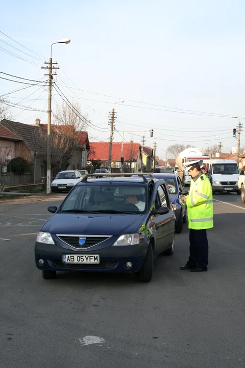 Agenţii de poliţie rutieră au verificat mii de şoferi