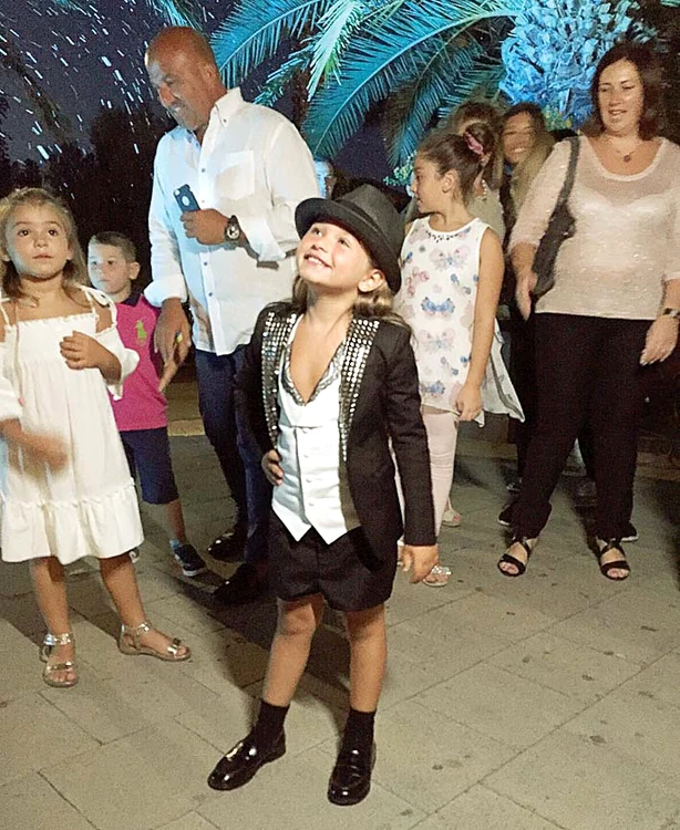 Maya s-a distrat pe cinste alături de invitaţi