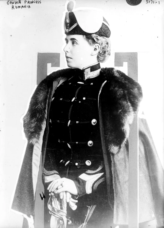 Regina Maria in Uniforma jpg jpeg