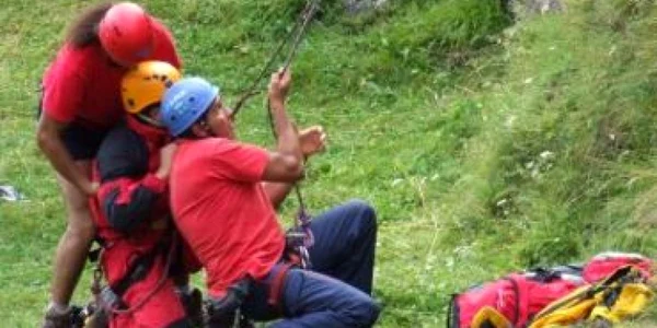 Alba Iulia: Un copil a fost salvat de la moarte de salvamontişti