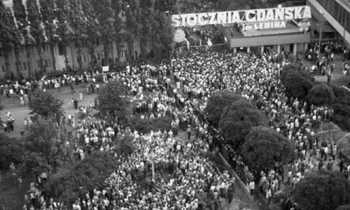 Expoziție dedicată fenomenului Solidaritatea, la Bacău jpeg