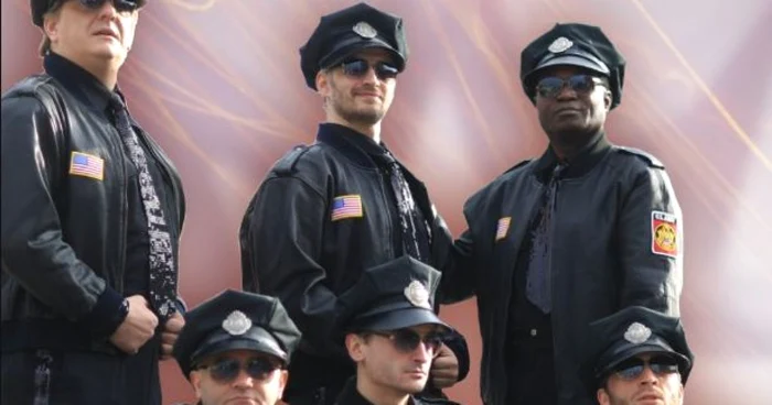 Cei şase şomeri din musicalul "The Full Monty" FOTO: Teatrul Naţional din Timişoara