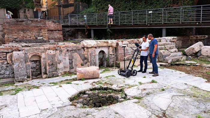 Cercetătorii efectuează activități de monitorizare cu echipamente radar (© Università di Catania)